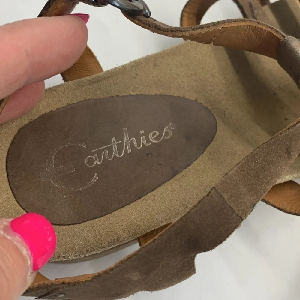 Earthies Leather coffee colored metal embellished sandals Sz 7. MCS0730F